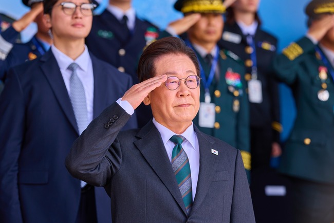 국군의 날 77주년, 첨단 무기 공개와 함께 “자주국방 회복” 강조
